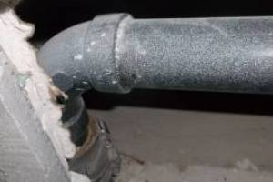 Plumbing Tub Shower Leak Caulking - Plumbing