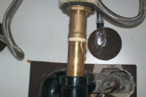 Plumbing Faucet Leaking Parts Replaced - Plumbing