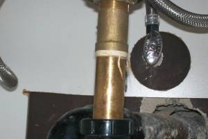 Plumbing Faucet Leaking Parts Replaced - Plumbing
