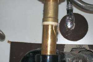 Plumbing Faucet Leaking Parts Replaced - Plumbing