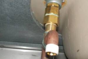 Plumbing Faucet Store Restroom Replacement - Plumbing
