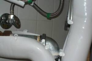 Plumbing Faucet Store Restroom Replacement - Plumbing