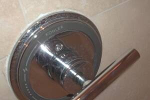 Plumbing Tub Shower Leak Caulking - Plumbing