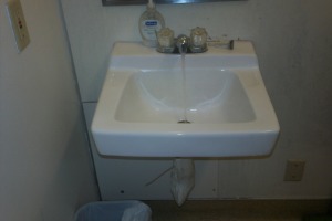 Plumbing Sink Unclogged Retail Restroom - Plumbing