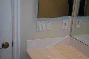 Remodel Bathroom Paint Plumbing Repairs - Remodeling