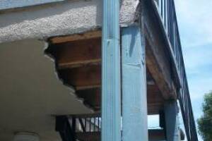 Repair Apartment Stairs Support Beam Paint - Repair