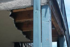 Repair Apartment Stairs Support Beam Paint - Repair