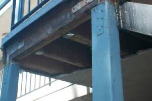 Repair Apartment Stairs Support Beam Paint - Repair