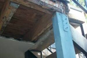 Repair Apartment Stairs Support Beam Paint - Repair