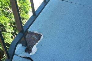 Repair Apartment Stairs Support Beam Paint - Repair