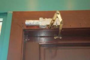 Repair Door Retail Closer Replaced - Repair