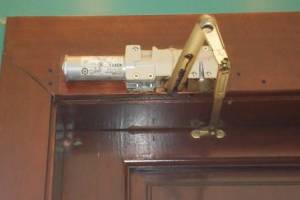 Repair Door Retail Closer Replaced - Repair