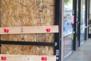 Repair Screen Window Broken Emergency Boardup - Repair