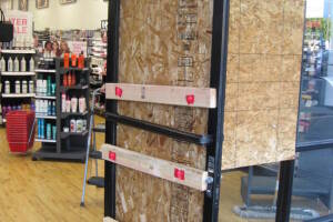 Repair Screen Window Broken Emergency Boardup - Repair