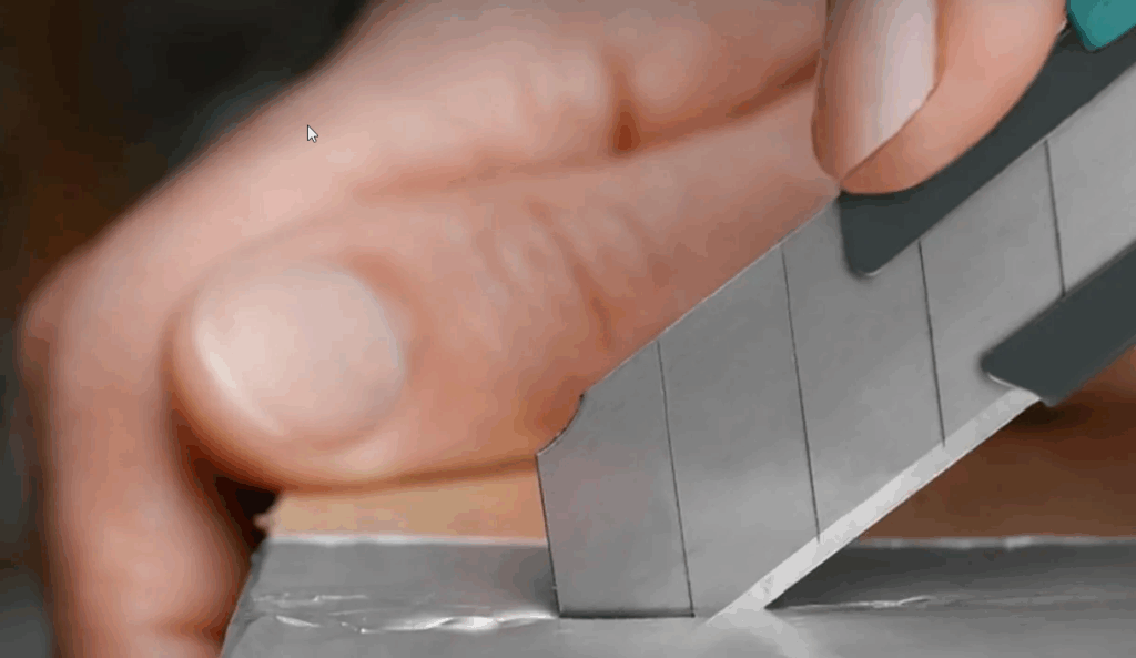 Utility knife in action